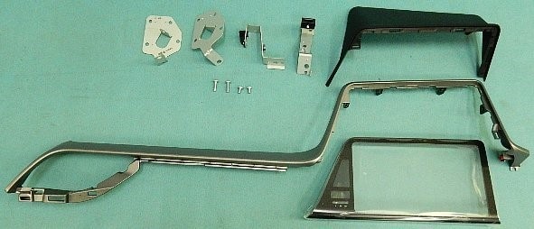 写真：トヨタC-HR/C-HRハイブリッドにナビを取り付ける際、加工する箇所の説明図です。