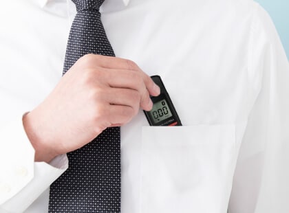 ポケットに収まるコンパクト設計